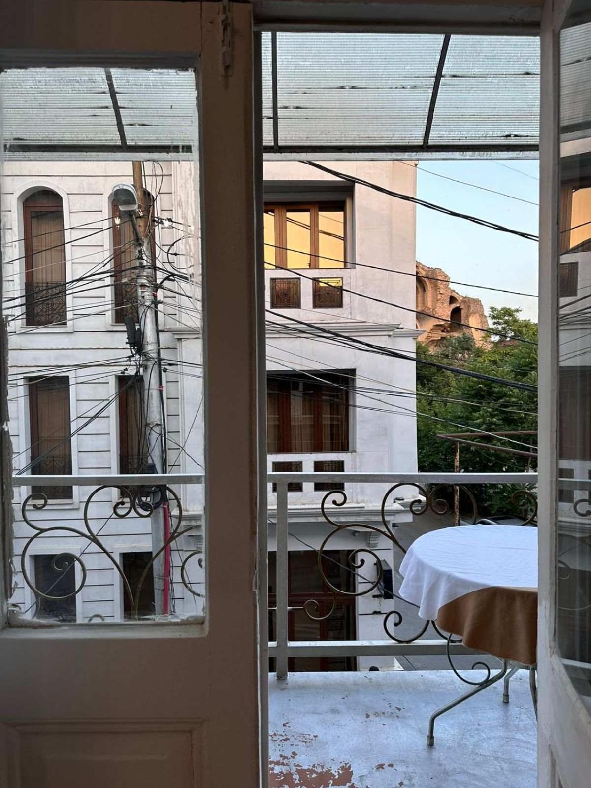 Hotel Wine O'Clock Tiflis Exterior foto